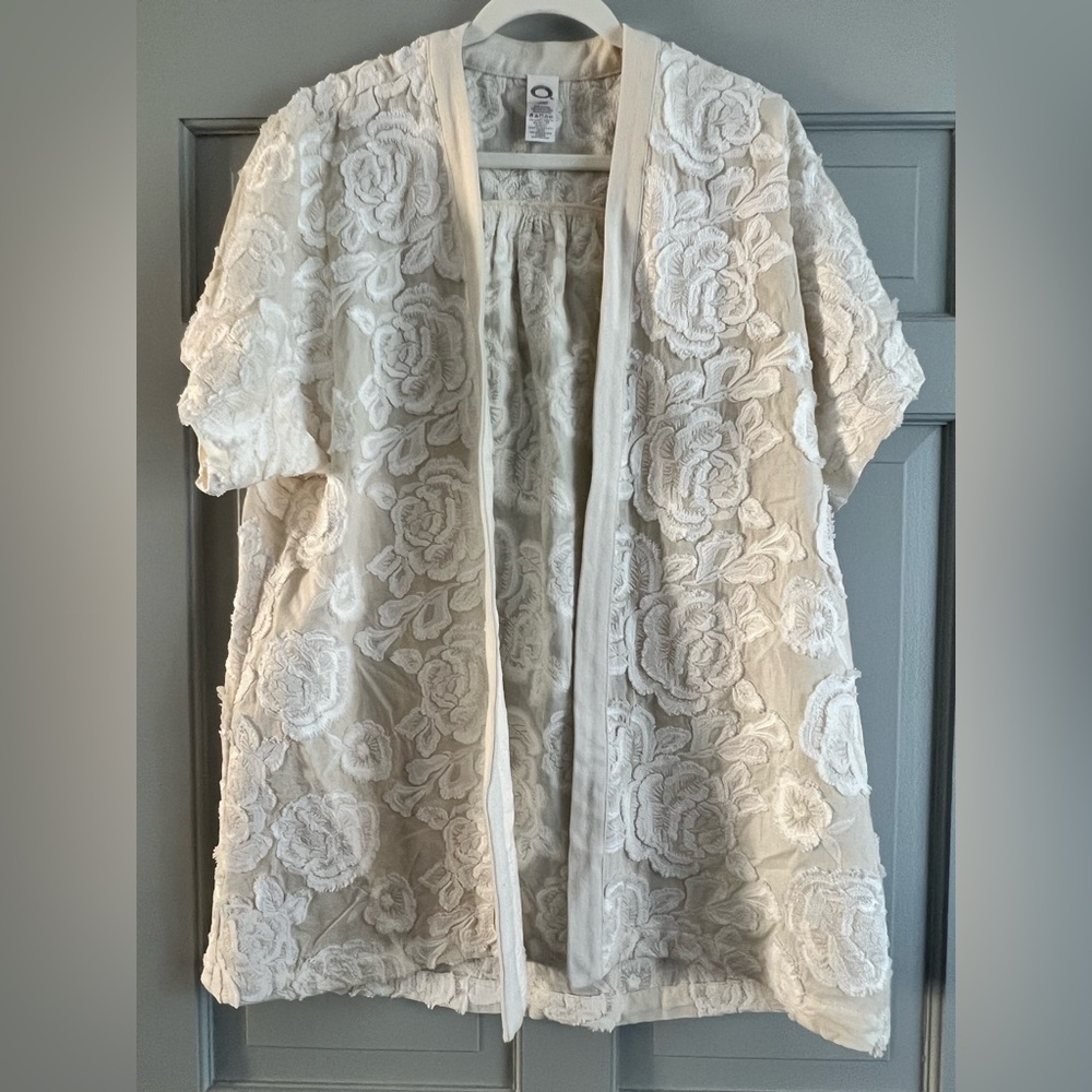 Elegant Cream Lace Kimono Cardigan
